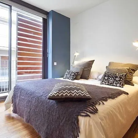Charming Guell Terrace Apartment *